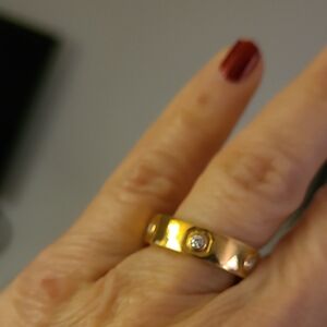 Elegant Gold Ring with 3 Diamonds Cartier Style